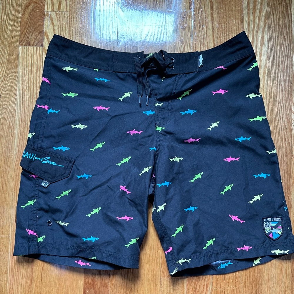 Maui & Sons Board short with shark design